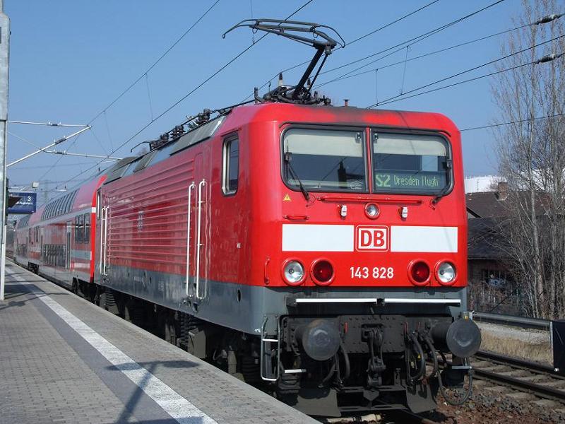 143 828 - mit S-Bahn Dresden - in Heidenau (23.Mrz 2012)