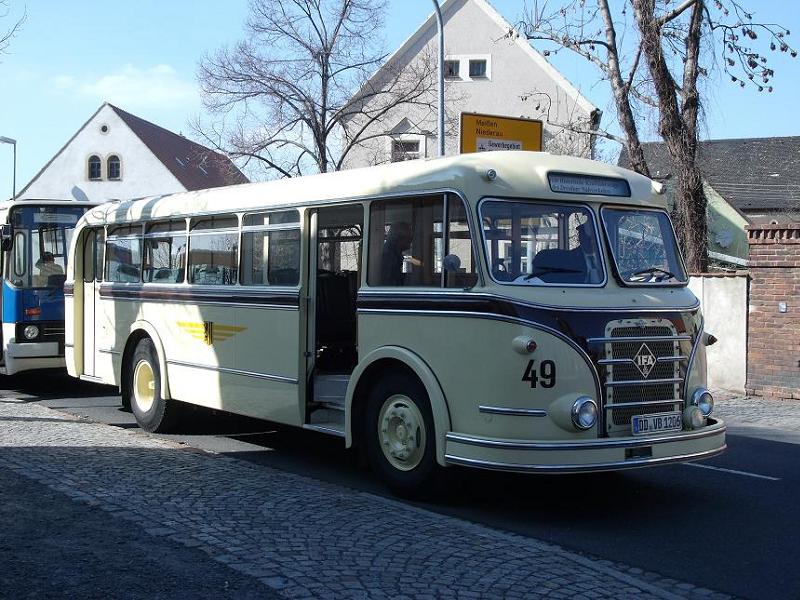 Ifa H6B - DD VB 1206 - in Weinbhla, am Zentralgasthof (100 Jahre Busverkehr im Meiner Land)