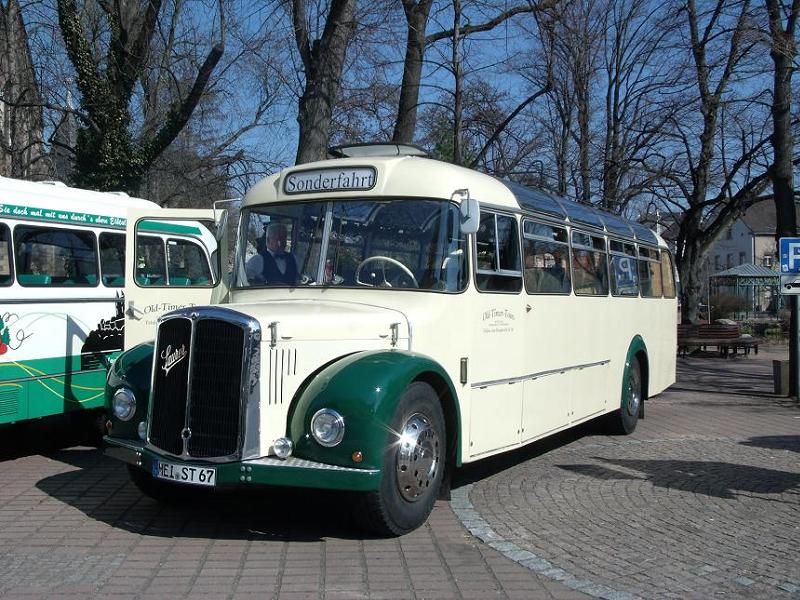 Saurer - MEI ST 67 - in Weinbhla, am Zentralgasthof (100 Jahre Busverkehr im Meiner Land)